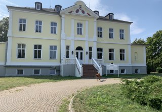 Poolblick im Schloss Schmuggerow // &copy; Muckenschnabel