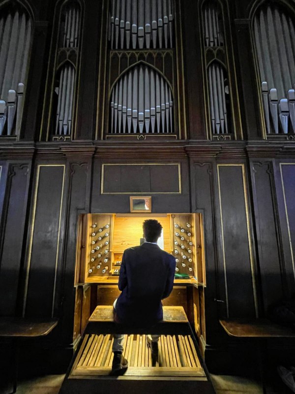 Musikalische Umrahmung der Veranstaltung durch das junge musikalische Naturtalent Jason Ruben // &copy; K&uuml;nstlerkolonie - die Nordlichter