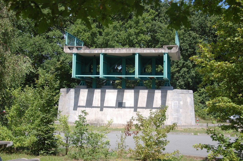 Das Br&uuml;ckendenkmal befindet sich &ouml;stlich der Elbe., &copy; Gabriele Skorupski
