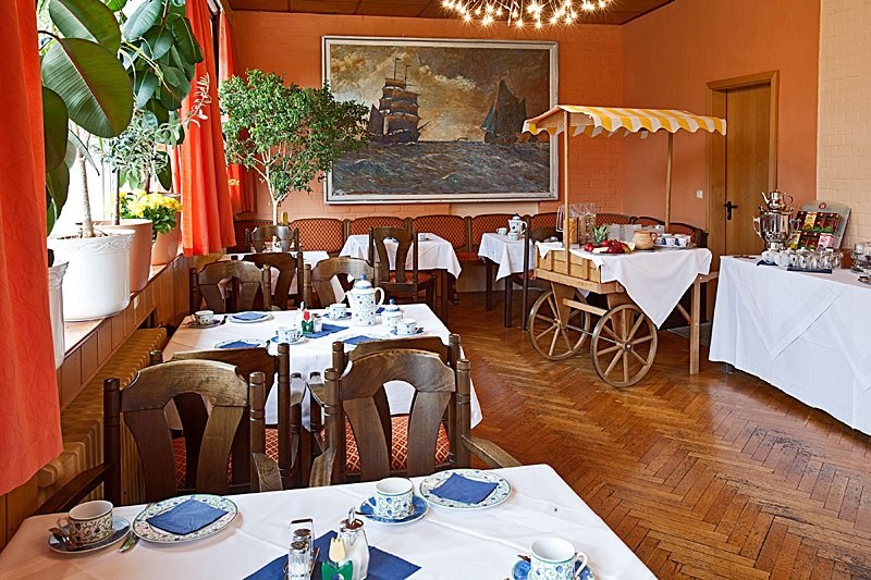 Ontbijtzaal in Villa Edda // &copy; Voigt & Kranz Prerow