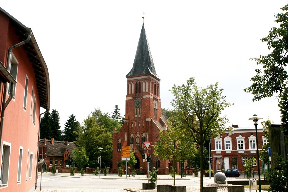 Au&szlig;enansicht der Kirche // &copy; Sabrina Wittkopf-Schade
