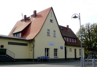 Außenansicht des Bahnhofs // © Sabrina Wittkopf-Schade Außenansicht des Bahnhofs // © Sabrina Wittkopf-Schade