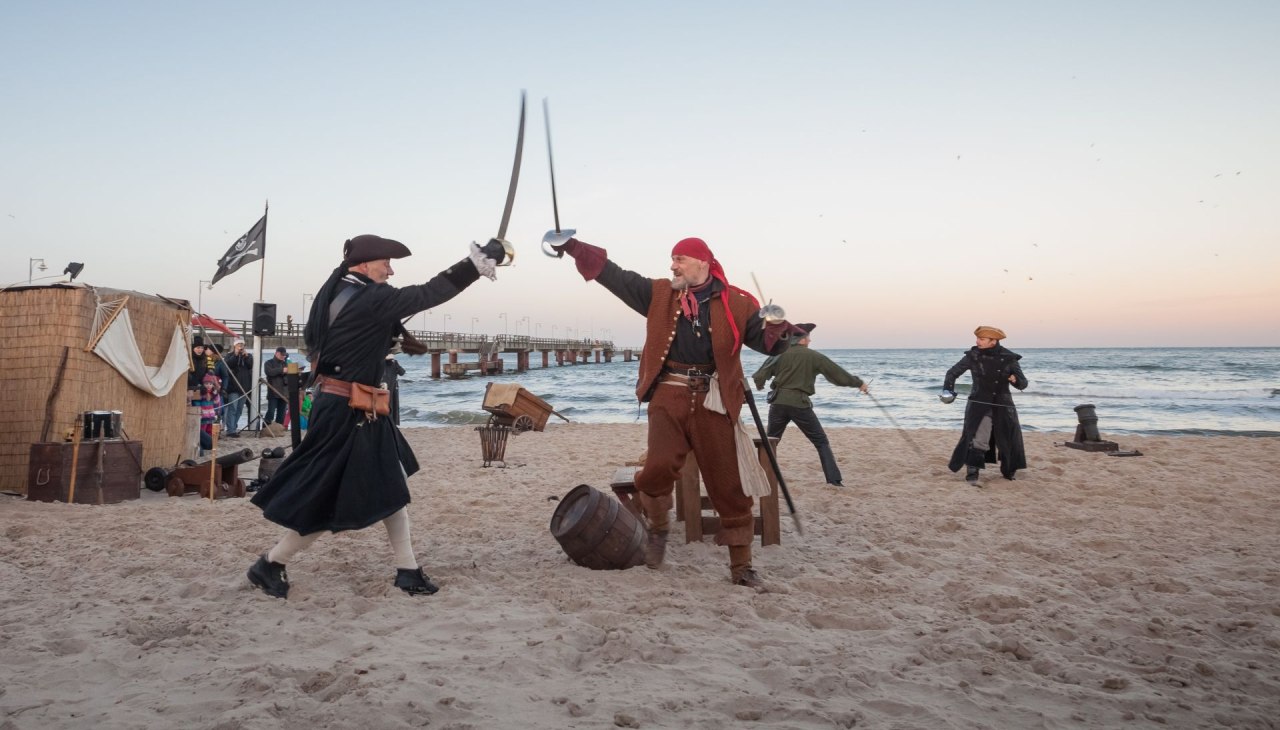 Strandkorbsilvester (c) Kurverwaltung Goehren Foto Ohl, © Kurverwaltung Goehren / Fotohaus Ohl Strandkorbsilvester (c) Kurverwaltung Goehren Foto Ohl, © Kurverwaltung Goehren / Fotohaus Ohl