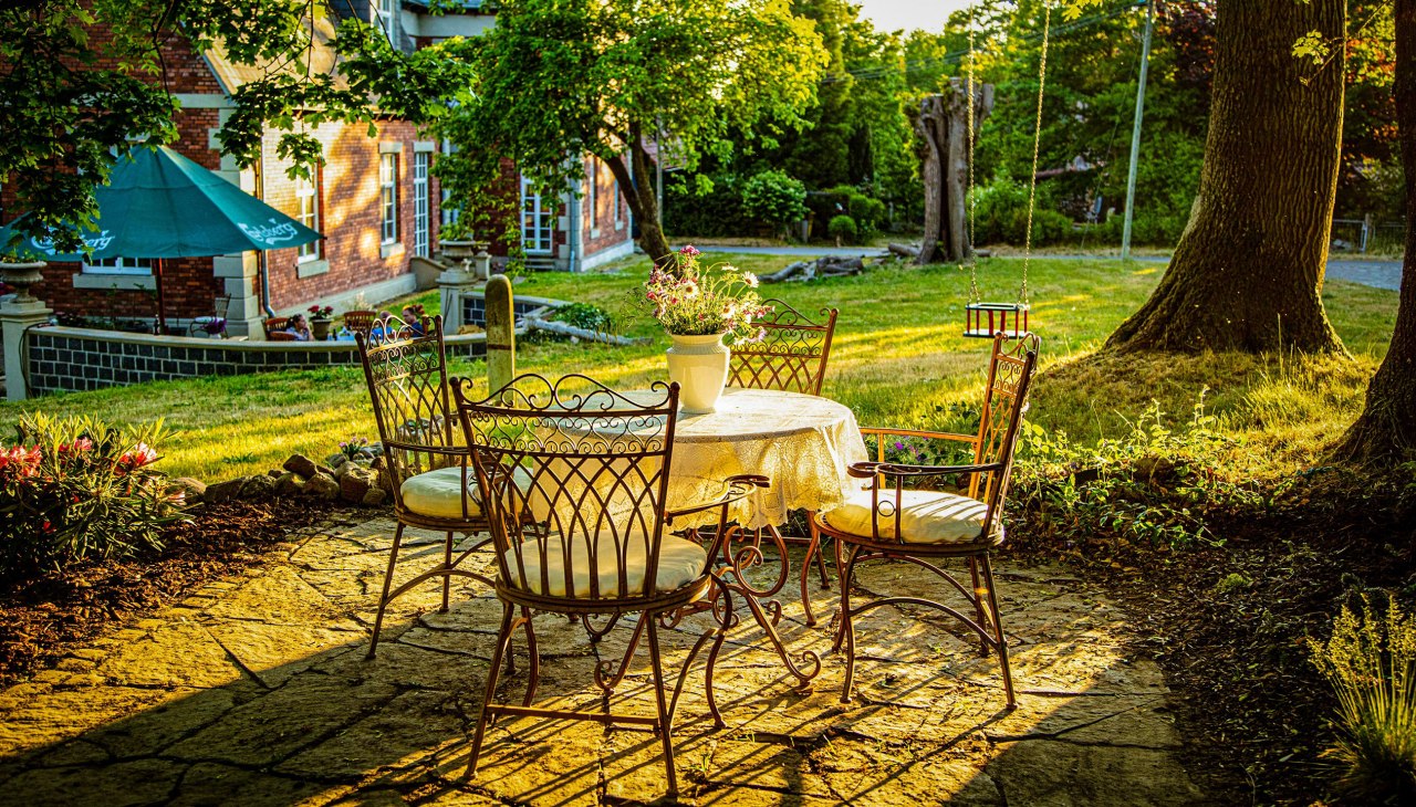 Wie einladend: Gemütliche Sitzecke im Park, © Herrenhaus Brookhusen / T. Paulus Wie einladend: Gemütliche Sitzecke im Park, © Herrenhaus Brookhusen / T. Paulus