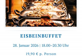 Zartes Eisbein auf Teller, mit Sauerkraut und Erbsenp&uuml;ree, warm angerichtet und rustikal pr&auml;sentiert., &copy; spreepiraten&reg;