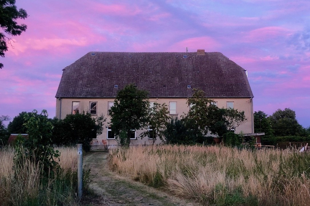 Malerischer Sonnenuntergang in Dahlen // © Felix Garten Giuliana Martinez Malerischer Sonnenuntergang in Dahlen // © Felix Garten Giuliana Martinez