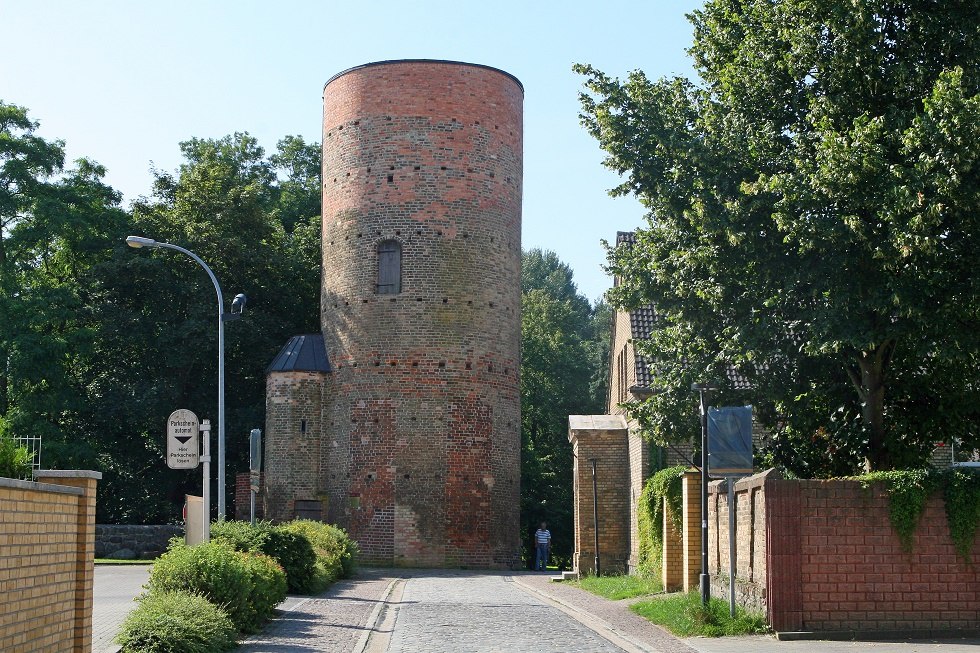 der historische Pulverturm aus dem 15. Jahrhundert // &copy; Sabrina Wittkopf-Schade