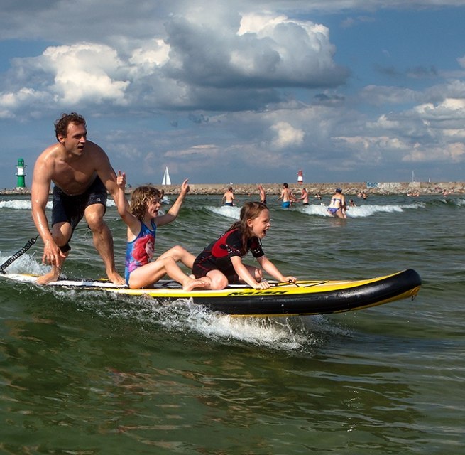 HW-Shapes hat ein vielseitiges Angebot im Bereich Stand-Up Paddling. Von Einzel- und Gruppenkursen über organisierte Touren, Firmen- und Schülerevents bis hin zu mehrtätigen Camping Touren auf dem SUP. Weitere Informationen gibt es hier unter www.sup-rostock.de. // © © Matthias Marx | HW-Shapes HW-Shapes hat ein vielseitiges Angebot im Bereich Stand-Up Paddling. Von Einzel- und Gruppenkursen über organisierte Touren, Firmen- und Schülerevents bis hin zu mehrtätigen Camping Touren auf dem SUP. Weitere Informationen gibt es hier unter www.sup-rostock.de. // © © Matthias Marx | HW-Shapes