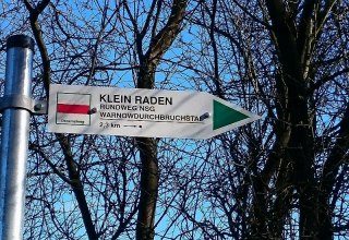 Gekennzeichnete Wanderwege erm&ouml;glichen es das Gebiet zu erkunden. // &copy; MV-T/outdoor-visions.com