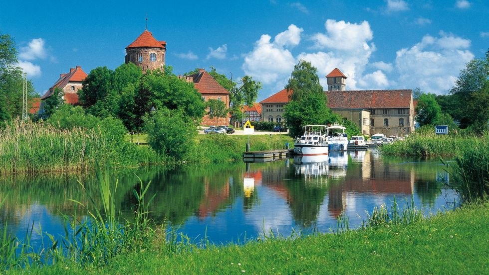 Neustadt-Glewe - auch "Tor zur Lewitz" genannt - verzaubert seine Besucher mit seiner historischen Altstadt // © MV-T/Grundner Neustadt-Glewe - auch "Tor zur Lewitz" genannt - verzaubert seine Besucher mit seiner historischen Altstadt // © MV-T/Grundner
