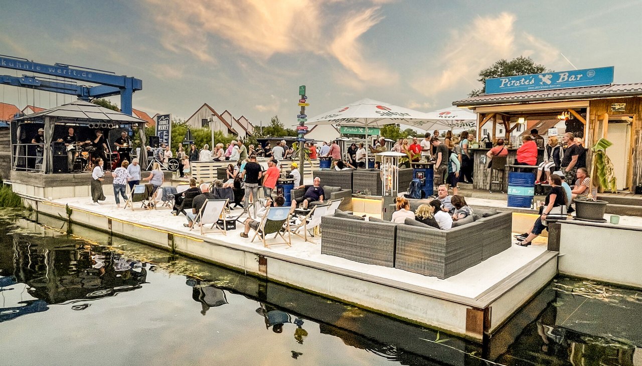 Pirates Bar im Hafendoref M&uuml;ritz, &copy; Kuhnle-Tours