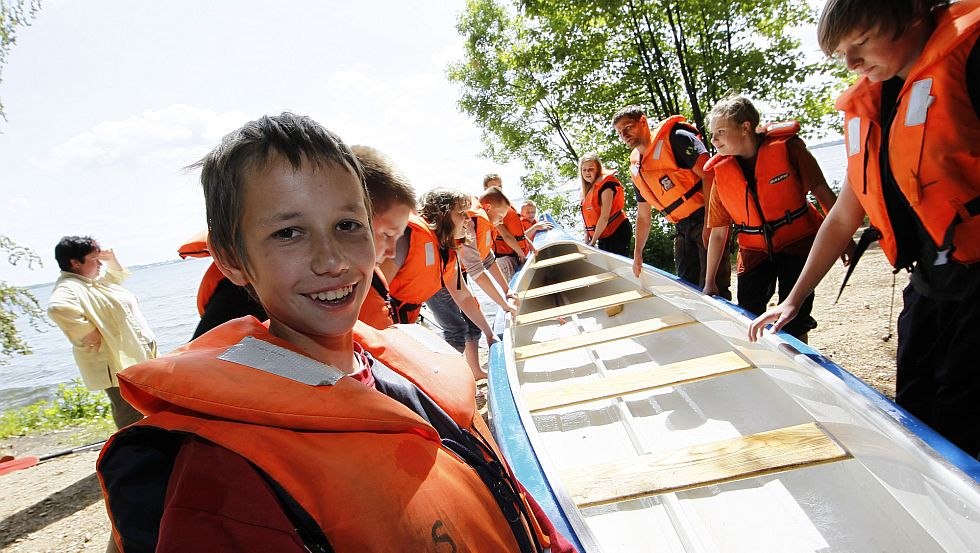 Kanuaktion mit 10er Kanadiern auf dem Schweriner See // © Lars Schneider für GFE | erlebnistage Kanuaktion mit 10er Kanadiern auf dem Schweriner See // © Lars Schneider für GFE | erlebnistage