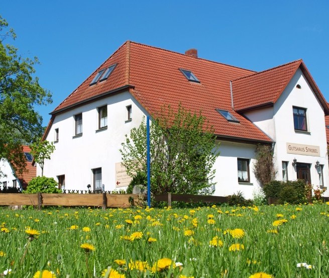 Herzlich Willkommen im Gutshaus Strobel - Landurlaub erleben und Wellness genie&szlig;en // &copy; Gutshaus Strobel