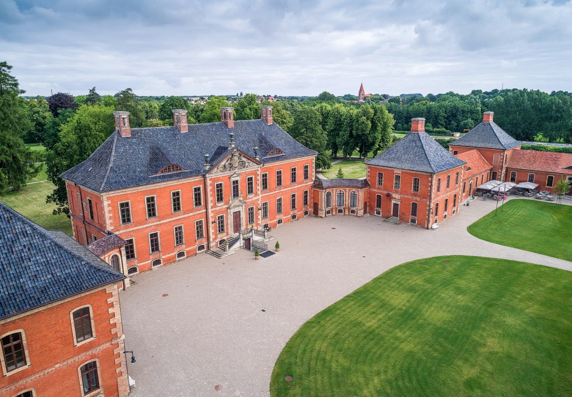 Schloss Bothmer aus der Vogelperspektive // &copy; SSGK MV / Funkhaus Creative