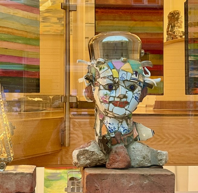 "Das fr&ouml;hliche Kind" und Lichtobjekt, &copy; Ute Laux