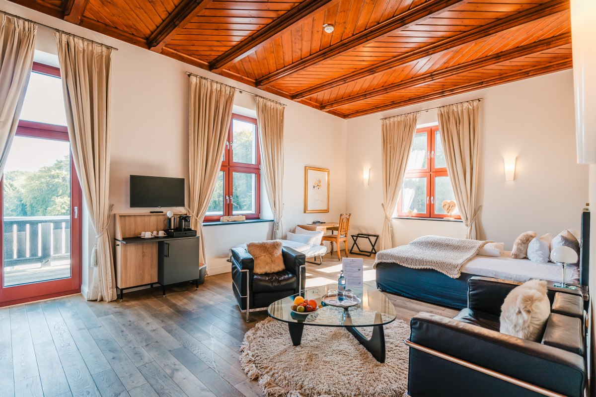 Großzügiges Hotelzimmer im Schloss Ranzow // © Schloss Ranzow / FotoArt Mirko Boy Großzügiges Hotelzimmer im Schloss Ranzow // © Schloss Ranzow / FotoArt Mirko Boy