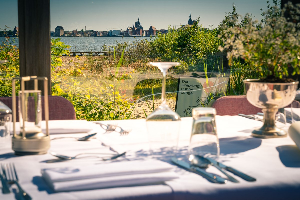 Uitzicht op het oude stadscentrum van Stralsund // &copy; Stefan Pocha