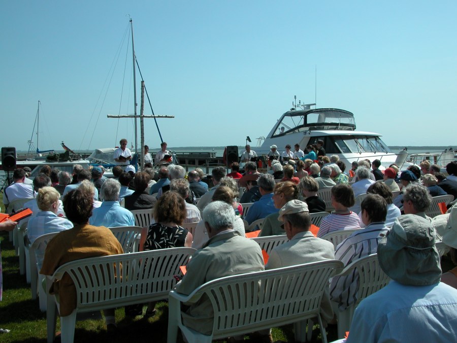 Havendienst, © Gottesdienst am Hafen Dierhagen2.JPG Havendienst, © Gottesdienst am Hafen Dierhagen2.JPG