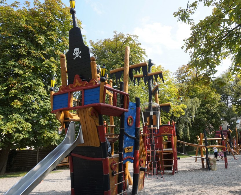 Piratenkogge auf dem Spielplatz, © Cindy Wohlrab / KVW Wustrow