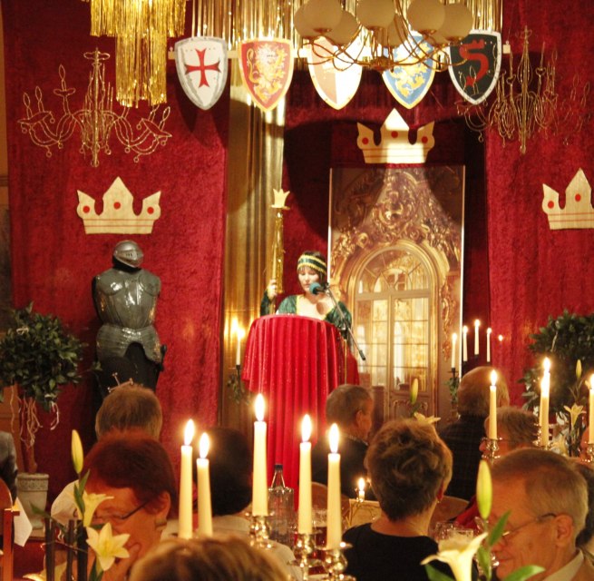 Gaumenfreuden gepaart mit Witz und einem exzellenten Service beim Wintertheater im Parkhotel Klüschenberg // © Parkhotel Klüschenberg Gaumenfreuden gepaart mit Witz und einem exzellenten Service beim Wintertheater im Parkhotel Klüschenberg // © Parkhotel Klüschenberg