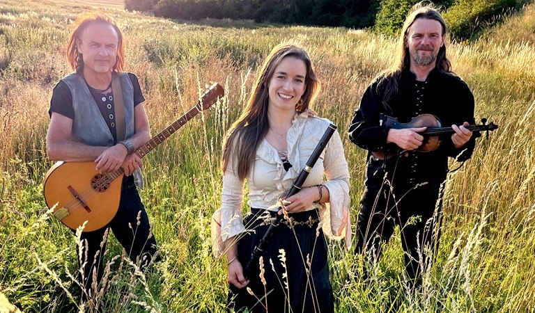 © co_tricky_notes_feat_josie_m.JPG © co_tricky_notes_feat_josie_m.JPG