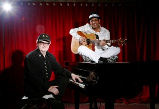 Andy am Klavier, Larry an der Gitarre, © Lawrence Harms Andy am Klavier, Larry an der Gitarre, © Lawrence Harms