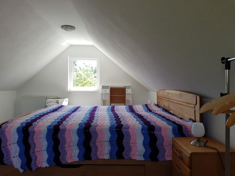 Das Schlafzimmer befindet sich im Dach, © H. Pooyeh