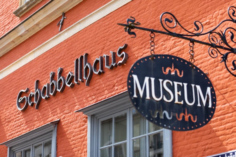 Rote Backsteinfassade des Schabbellhauses // © Hansestadt Wismar, Christoph Meyer (paperheroes) Rote Backsteinfassade des Schabbellhauses // © Hansestadt Wismar, Christoph Meyer (paperheroes)
