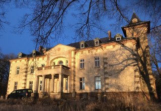 Schlo&szlig; Hohenbr&uuml;nzow: Ein neuer Fr&uuml;hling kommt ... // &copy; Gernot Pohl 2019