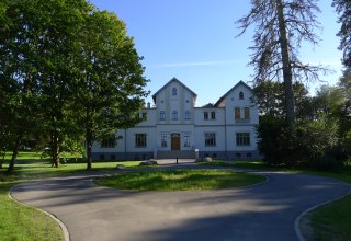 Festspielhaus am Ende des Dorfes // &copy; Schloss Schwiessel