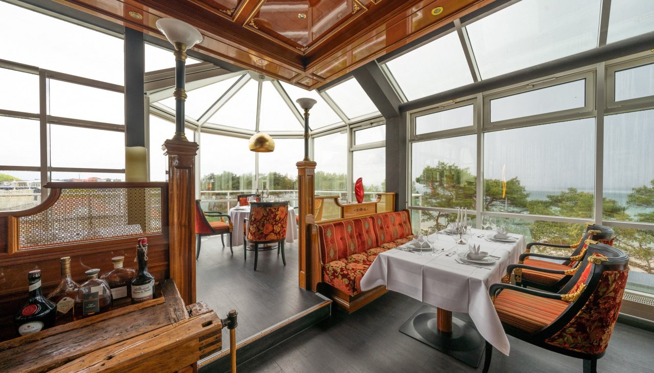 Genusswerkstatt Binz - Restaurant in der 5. Etage des Rugard Thermal Strandhotel, © Hotel Arkona Dr. Hutter eK Genusswerkstatt Binz - Restaurant in der 5. Etage des Rugard Thermal Strandhotel, © Hotel Arkona Dr. Hutter eK