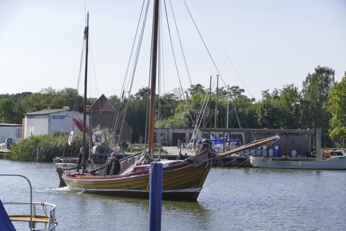 Der Yachthafen Mönkebude liegt günstig mit direkter Ausfahrt zum Haff // © MV-T/cross media redaktion Der Yachthafen Mönkebude liegt günstig mit direkter Ausfahrt zum Haff // © MV-T/cross media redaktion