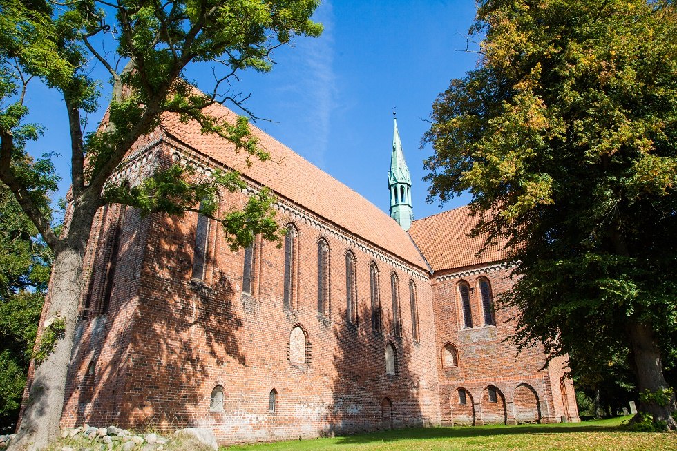 die Kirche Neukloster von der Südwestseite // © Frank Burger die Kirche Neukloster von der Südwestseite // © Frank Burger