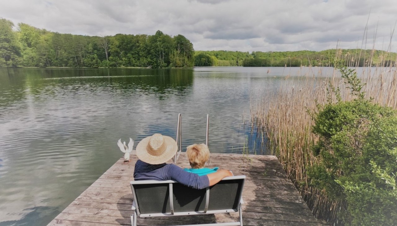 Vom Steg aus haben Sie einen wundervollen Blick &uuml;ber den Haussee, &copy; D. Rgener