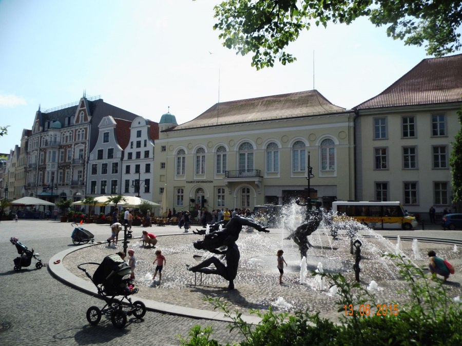 Hier gehts los am wunderschönen Brunnen der Lebensfreude, © © SF Hier gehts los am wunderschönen Brunnen der Lebensfreude, © © SF