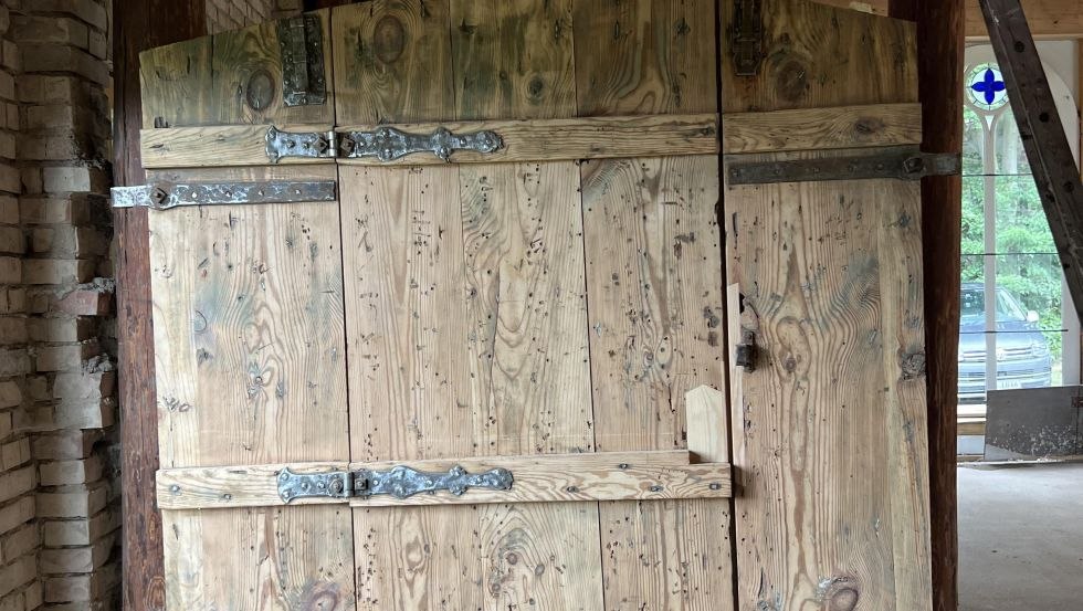 Brettert&uuml;r mit schmiede eisernen Beschl&auml;gen, &copy; Lutz J&auml;hne