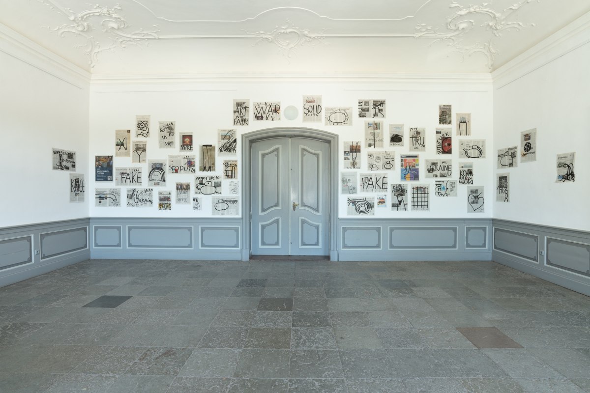 Kunst in de foyer van het K&uuml;nstlerhaus Schloss Pl&uuml;schow // &copy; Schloss Pl&uuml;schow