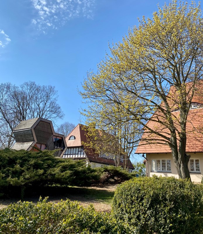 Historische site met honingraat hostel // &copy; Conrad