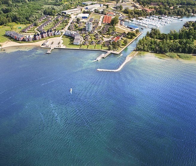 Vakantiepark M&uuml;ritz direct aan het strand - een vakantieparadijs voor waterratten. // &copy; Ferienpark Mirow GmbH