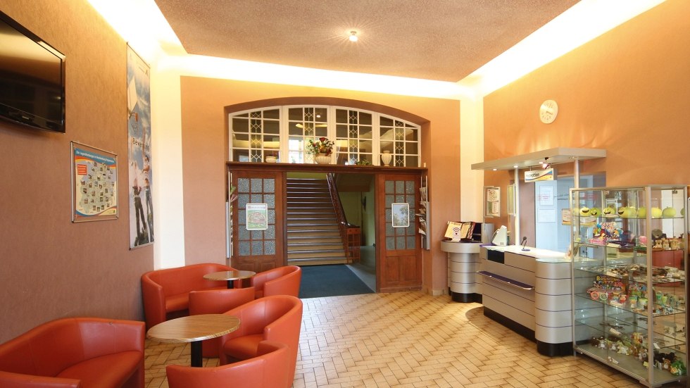 Rezeption in der Jugendstilvilla, © DJH MV / Danny Gohlk Rezeption in der Jugendstilvilla, © DJH MV / Danny Gohlk