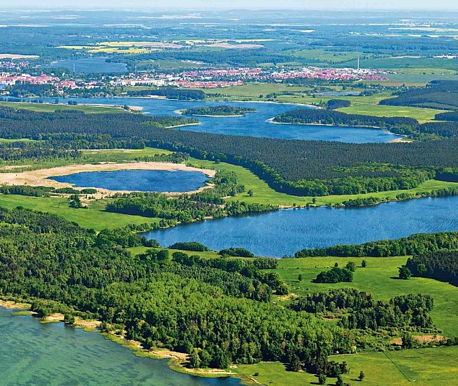 So viel blau und grün - Luftaufnahme vom Müritz-Nationalpark // © MV-T/Steindorf-Sabath So viel blau und grün - Luftaufnahme vom Müritz-Nationalpark // © MV-T/Steindorf-Sabath