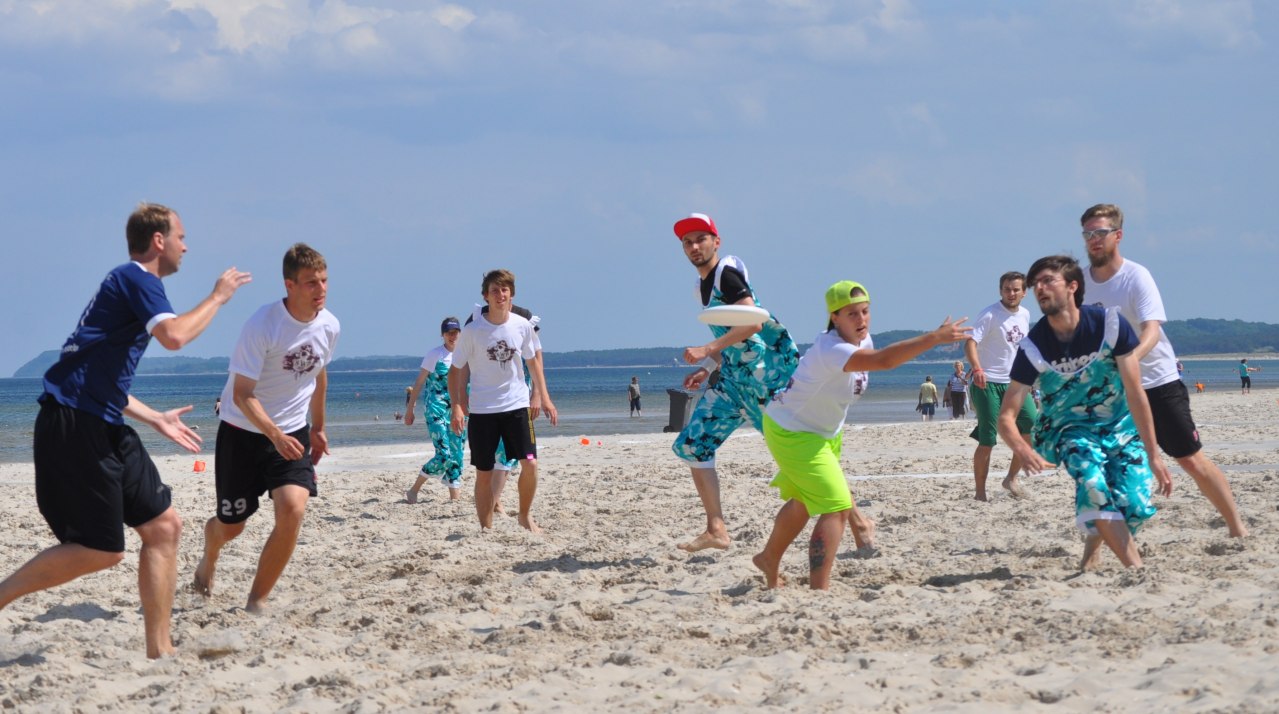 © Ultimate Frisbee Turnier Goldstrand Karlshagen II.JPG © Ultimate Frisbee Turnier Goldstrand Karlshagen II.JPG