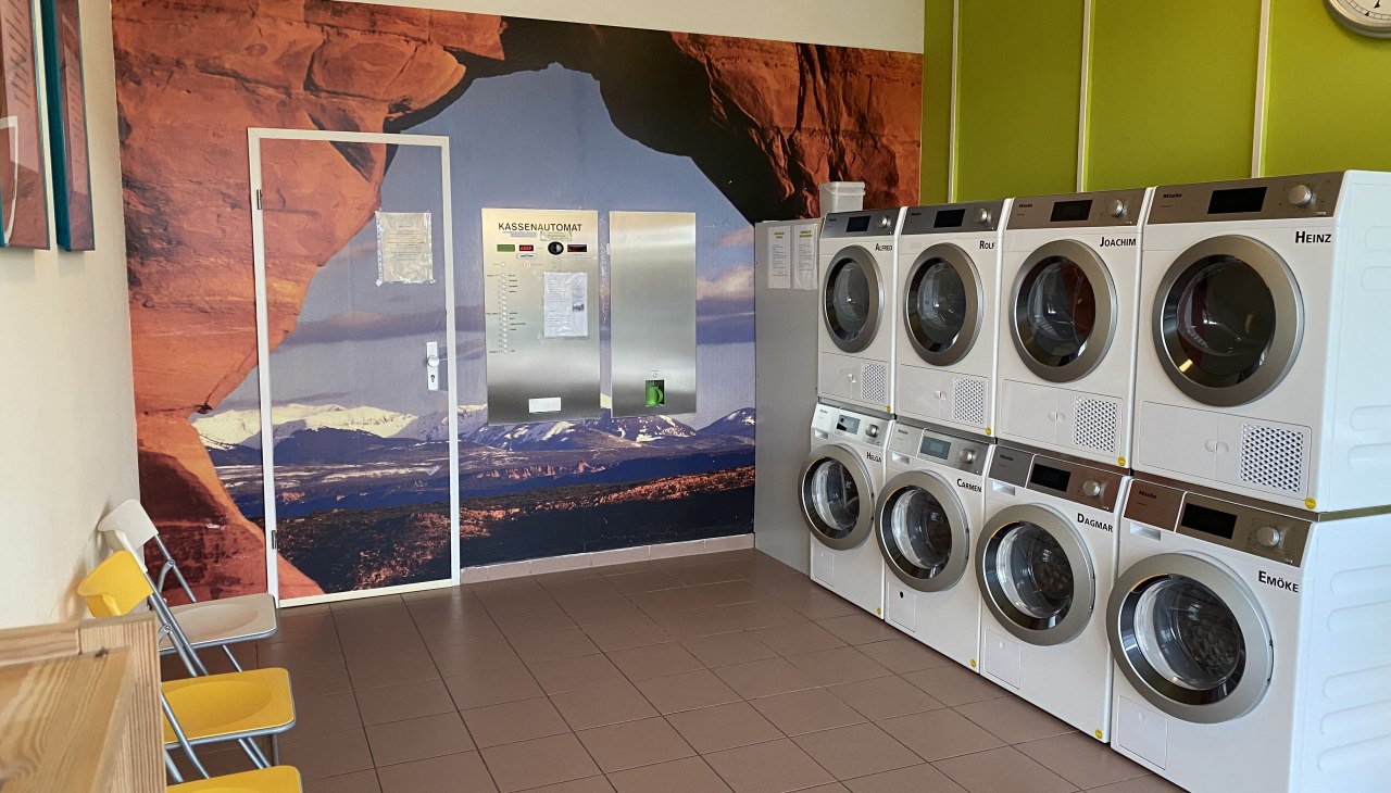 SB Waschsalon Kesselbuntes auf dem Marktplatz, © Kur-und Tourismus GmbH Göhren-Lebbin SB Waschsalon Kesselbuntes auf dem Marktplatz, © Kur-und Tourismus GmbH Göhren-Lebbin