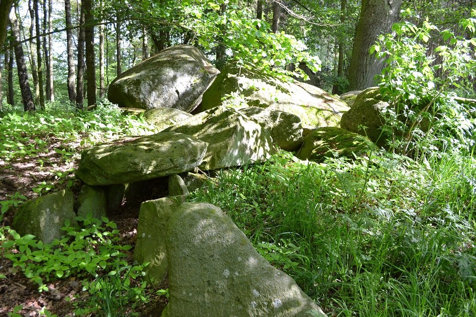 Seitlich erhaltender Gang zur Hauptkammer. // © Lutz Werner Seitlich erhaltender Gang zur Hauptkammer. // © Lutz Werner
