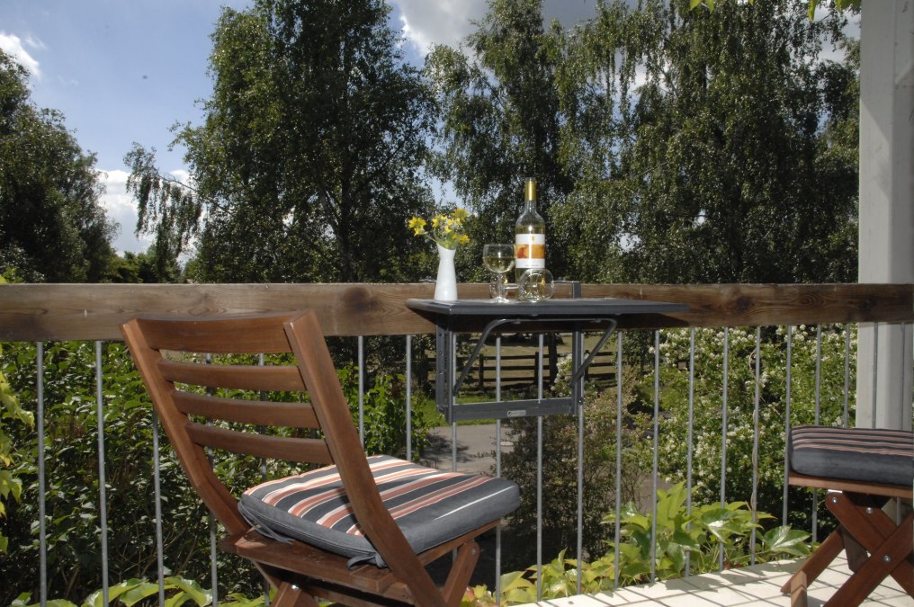 Balkon-mit-wein, © Bernsteinreiter