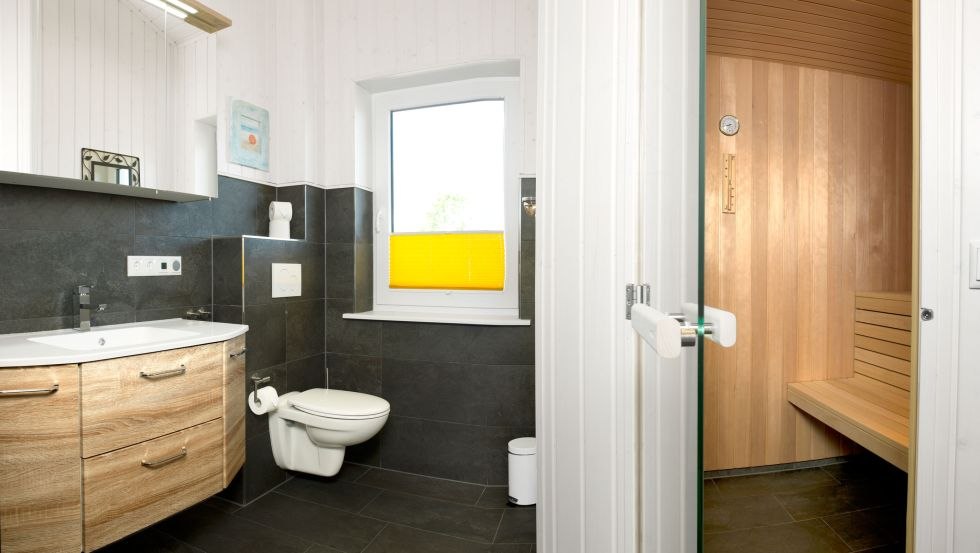 Bad und Sauna vom Haus Midsommer, &copy; Poeler Appartement Service GmbH
