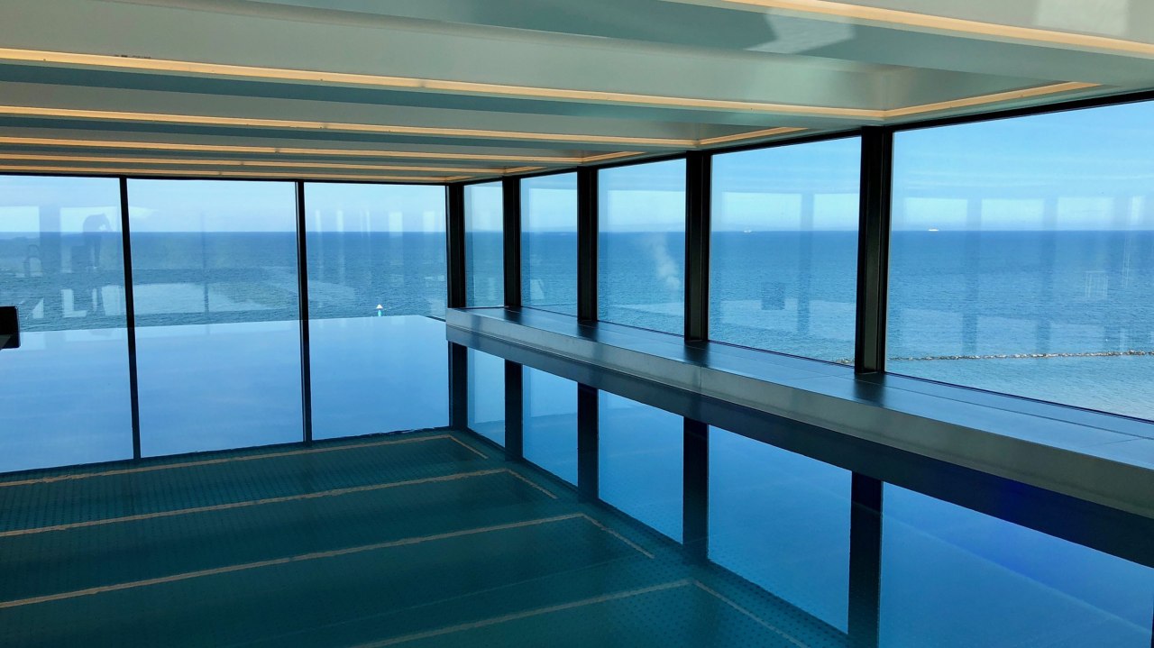 Wellnessbereich mit Blick auf die Ostsee // © arcona_Nico Offermann Wellnessbereich mit Blick auf die Ostsee // © arcona_Nico Offermann