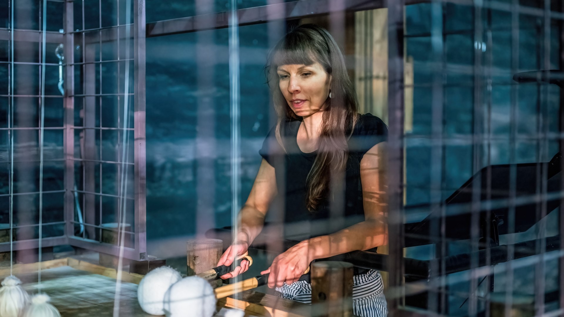 Gar nicht so schwer zu erzeugen, wenn man d&uuml;nnes Blech und wattierte Stahlkugeln zur Verf&uuml;gung hat., &copy; TMV/Tiemann