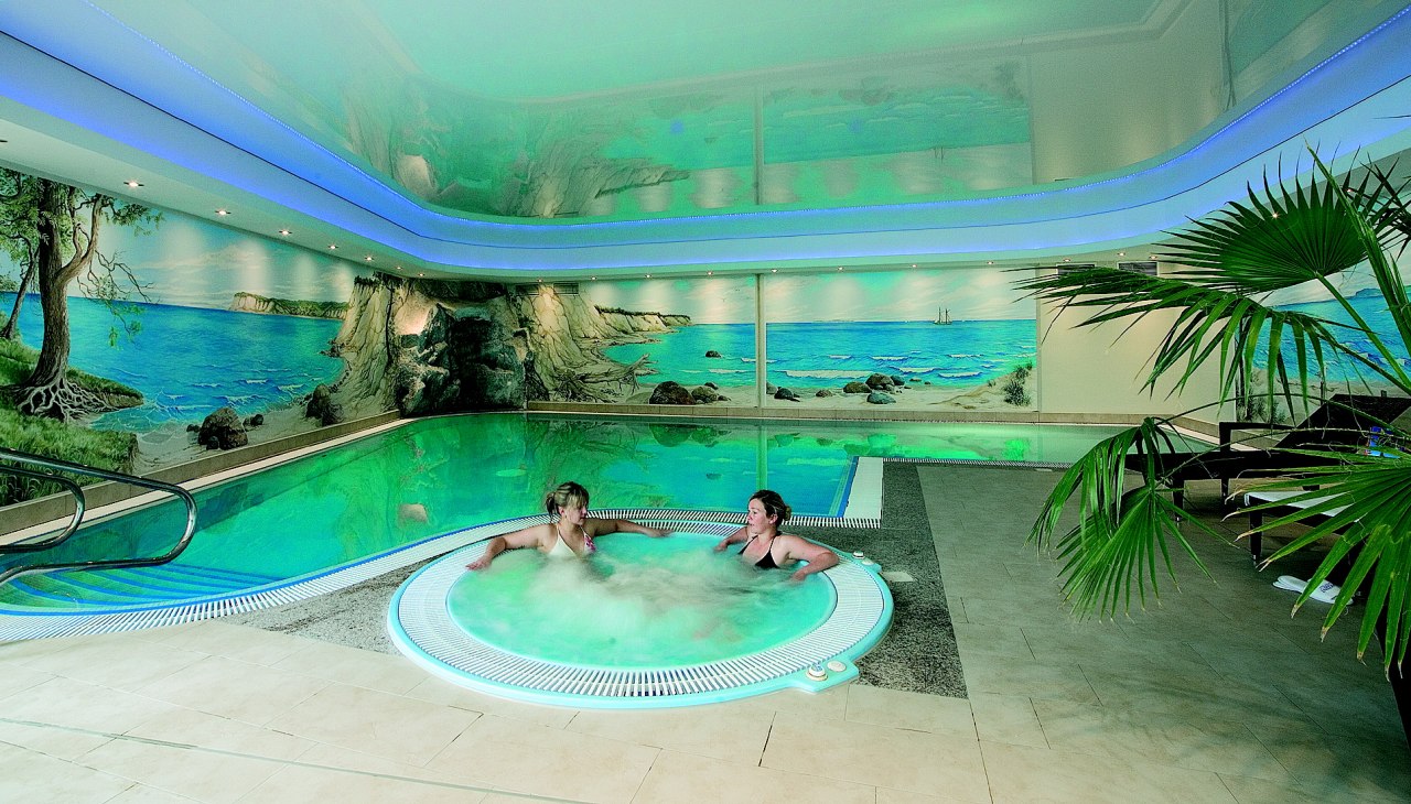 Schwimmbad, &copy; Waldhotel G&ouml;hren GmbH