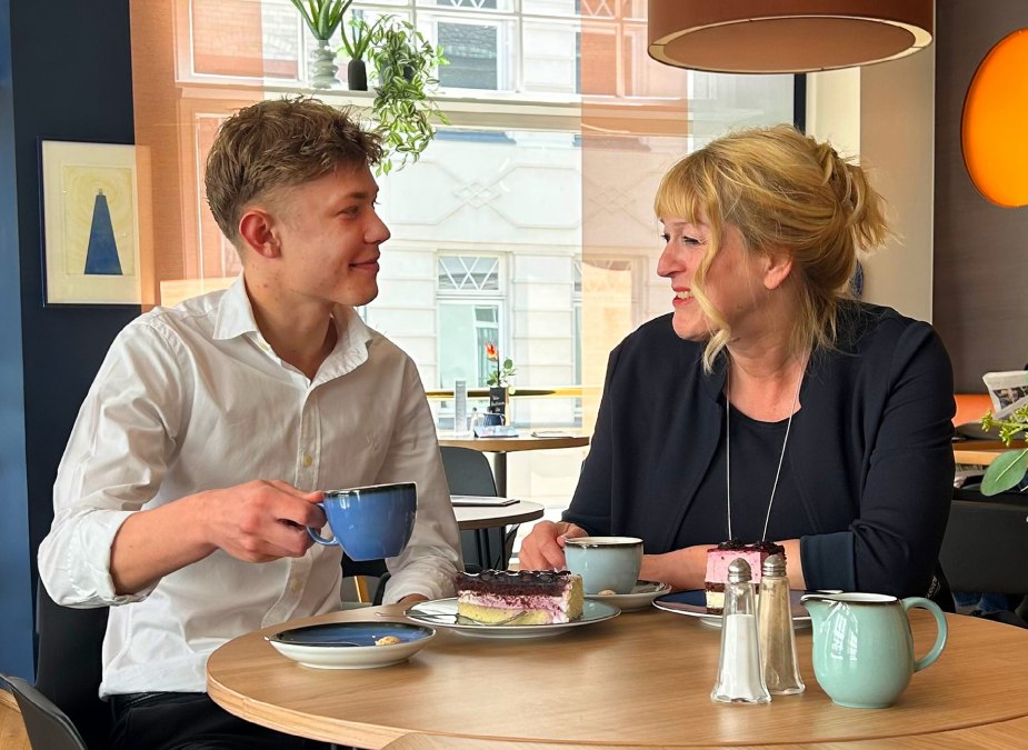 Im Café Honig, © Modehaus Kressmann Im Café Honig, © Modehaus Kressmann